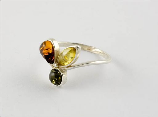 Мельхиоровое кольцо с янтарём 19395 купить в магазине Самоцветы мира