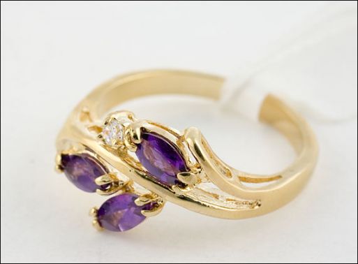 Позолоченное кольцо из мельхиора с аметистом 19914 купить в магазине Самоцветы мира