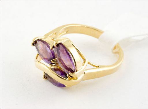Позолоченное кольцо из мельхиора с аметистом 19924 купить в магазине Самоцветы мира
