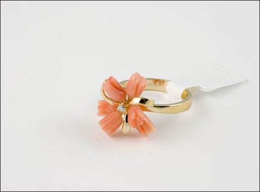 Позолоченное кольцо из мельхиора с кораллом 20658 купить в магазине Самоцветы мира