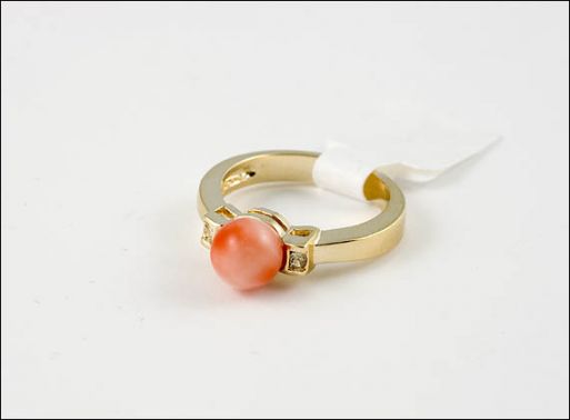 Позолоченное кольцо из мельхиора с кораллом 20697 купить в магазине Самоцветы мира