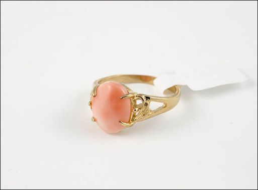 Позолоченное кольцо из мельхиора с кораллом 20705 купить в магазине Самоцветы мира