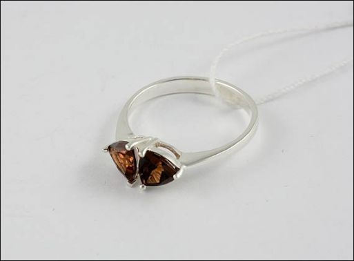 Серебряное кольцо с гранатом 20953 купить в магазине Самоцветы мира