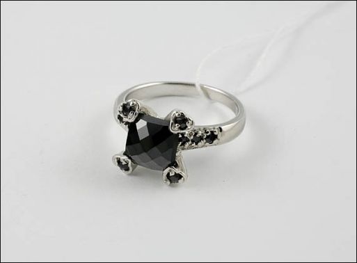 Серебряное кольцо с шпинелью квадрат 10х10 мм купить в магазине Самоцветы мира