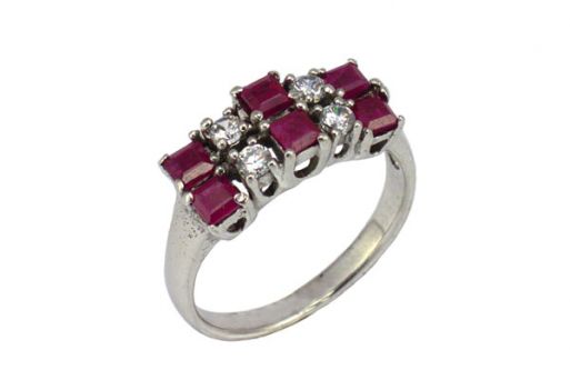 Серебряное кольцо с рубином и фианитами 21022 купить в магазине Самоцветы мира