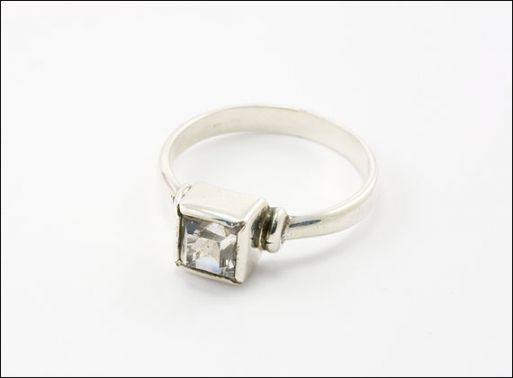 Серебряное кольцо с топазом 21091 купить в магазине Самоцветы мира