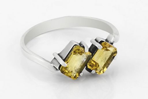 Серебряное кольцо с цитрином 21142 купить в магазине Самоцветы мира