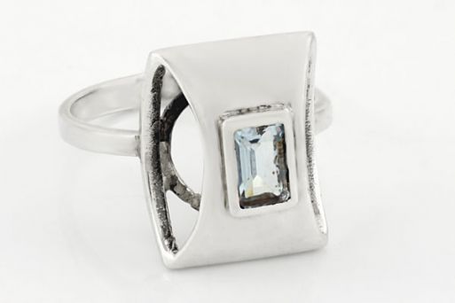 Серебряное кольцо с топазом 21160 купить в магазине Самоцветы мира