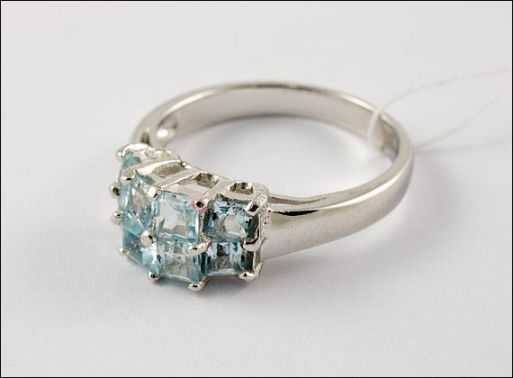 Серебряное кольцо с топазом 22558 купить в магазине Самоцветы мира