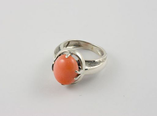 Серебряное кольцо с кораллом 2260 купить в магазине Самоцветы мира