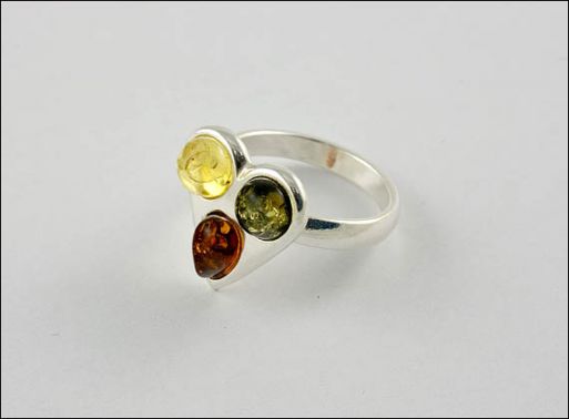 Кольцо из мельхиора с янтарём 22741 купить в магазине Самоцветы мира