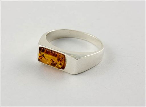 Кольцо из мельхиора с янтарём 22768 купить в магазине Самоцветы мира