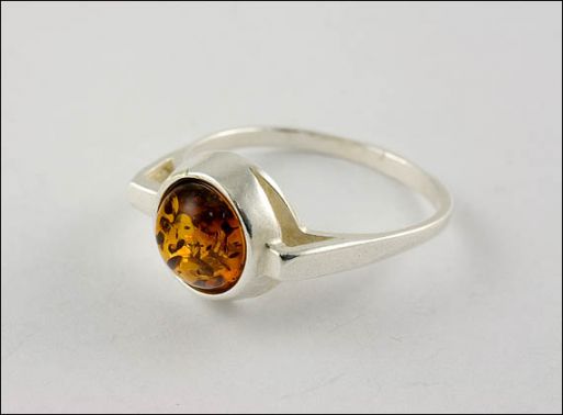 Кольцо из мельхиора с янтарём 22774 купить в магазине Самоцветы мира
