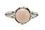 Кольцо из серебра с кораллом розовым шар 8 мм 23012