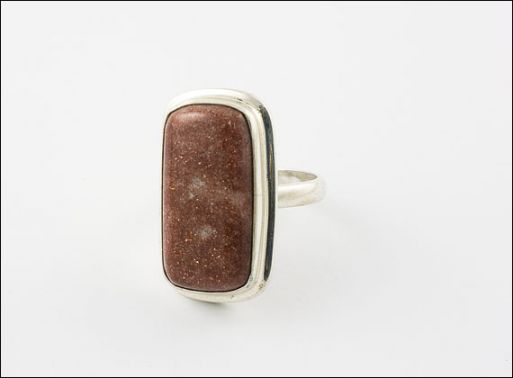 Серебряное кольцо с натуральным коричневым авантюрином 23047 купить в магазине Самоцветы мира