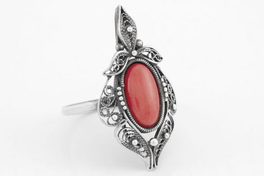 Серебряное кольцо с кораллом 23247 купить в магазине Самоцветы мира