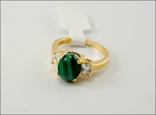 Позолоченное кольцо из мельхиора с малахитом 23377 купить в магазине Самоцветы мира