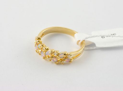 Позолоченное кольцо из мельхиора с опалом и фианитами 23420 купить в магазине Самоцветы мира