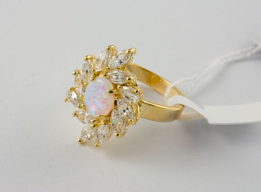 Позолоченное кольцо из мельхиора с опалом и фианитами 23436 купить в магазине Самоцветы мира