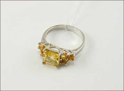 Серебряное кольцо с цитрином 23521 купить в магазине Самоцветы мира