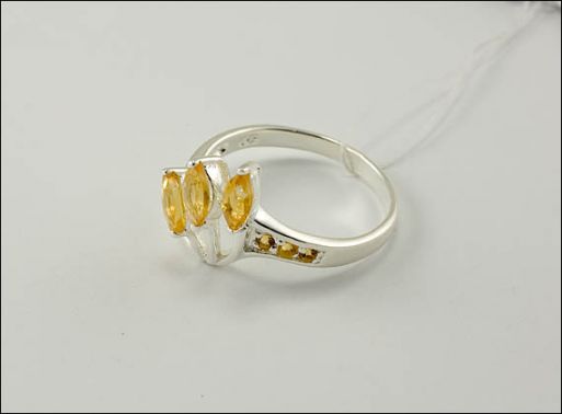 Серебряное кольцо с цитрином 23526 купить в магазине Самоцветы мира