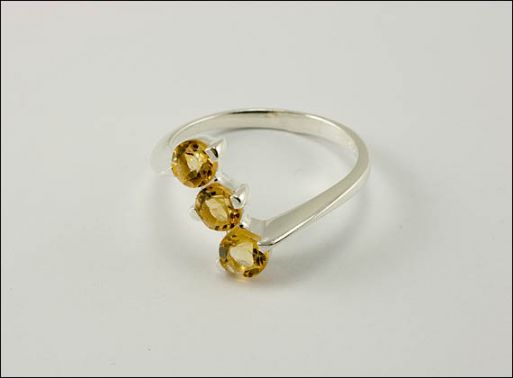 Серебряное кольцо с цитрином 23530 купить в магазине Самоцветы мира