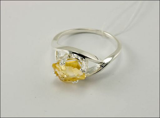 Серебряное кольцо с цитрином 23537 купить в магазине Самоцветы мира