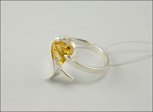Серебряное кольцо с цитрином 23539 купить в магазине Самоцветы мира