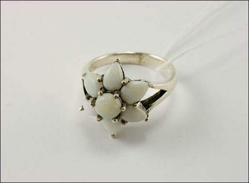 Серебряное кольцо с опалом 23580 купить в магазине Самоцветы мира