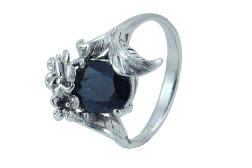 Серебряное кольцо с сапфиром 23737 купить в магазине Самоцветы мира