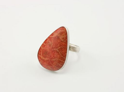 Серебряное кольцо с губчатым кораллом 23750 купить в магазине Самоцветы мира