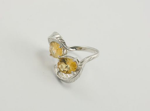 Серебряное кольцо с цитрином 23762 купить в магазине Самоцветы мира
