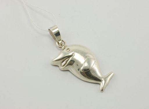 Серебряный кулон дельфин 23767 купить в магазине Самоцветы мира