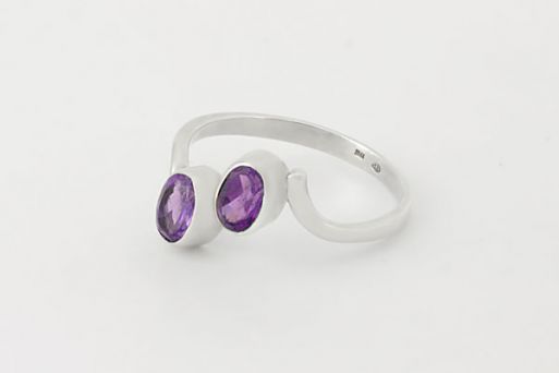 Серебряное кольцо с аметистом 24098 купить в магазине Самоцветы мира