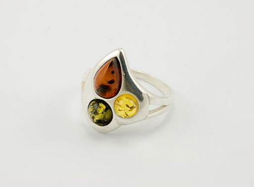 Кольцо из мельхиора с янтарём 24372 купить в магазине Самоцветы мира