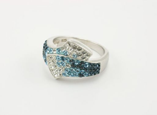 Серебряное кольцо с Кристаллами Swarovski 24374 купить в магазине Самоцветы мира