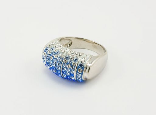 Серебряное кольцо с Кристаллами Swarovski 24378 купить в магазине Самоцветы мира