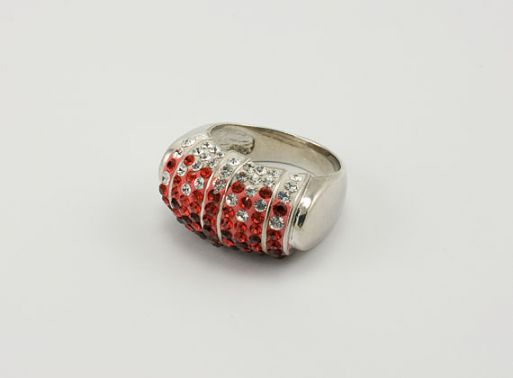 Серебряное кольцо с Кристаллами Swarovski 24389 купить в магазине Самоцветы мира