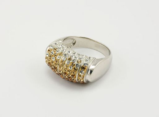 Серебряное кольцо с Кристаллами Swarovski 24391 купить в магазине Самоцветы мира