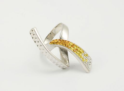 Серебряное кольцо с Кристаллами Swarovski 24423 купить в магазине Самоцветы мира