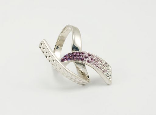 Серебряное кольцо с Кристаллами Swarovski 24424 купить в магазине Самоцветы мира