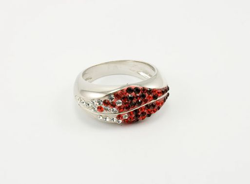 Серебряное кольцо с Кристаллами Swarovski 24428 купить в магазине Самоцветы мира
