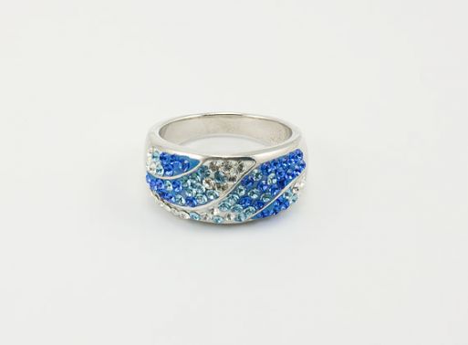 Серебряное кольцо с Кристаллами Swarovski 24446 купить в магазине Самоцветы мира