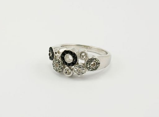 Серебряное кольцо с Кристаллами Swarovski 24463 купить в магазине Самоцветы мира