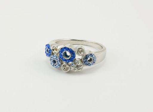 Серебряное кольцо с Кристаллами Swarovski 24464 купить в магазине Самоцветы мира