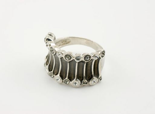 Серебряное кольцо с Кристаллами Swarovski 24472 купить в магазине Самоцветы мира