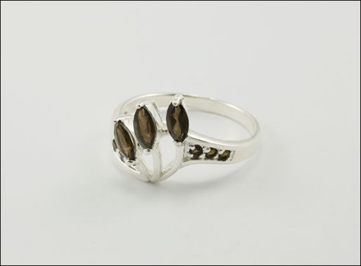 Серебряное кольцо с раухтопазом 24648 купить в магазине Самоцветы мира