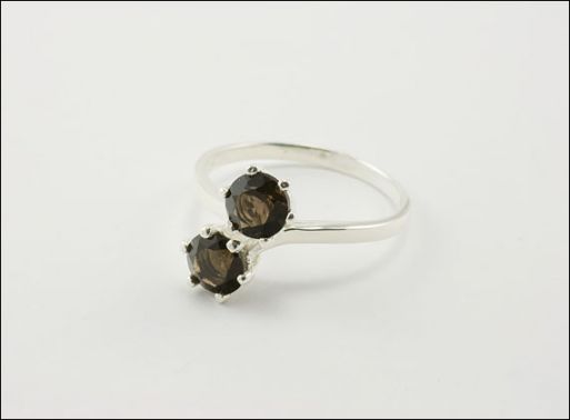 Серебряное кольцо с раухтопазом 24650 купить в магазине Самоцветы мира