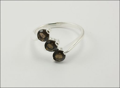 Серебряное кольцо с раухтопазом 24646 купить в магазине Самоцветы мира