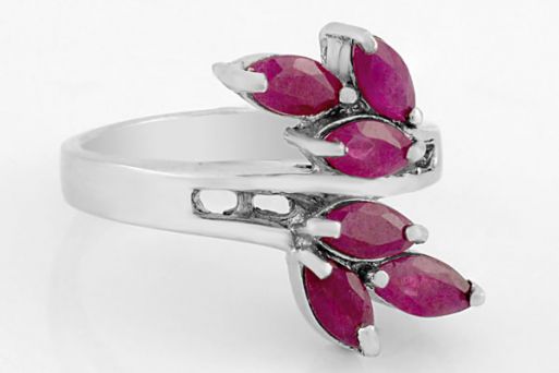 Серебряное кольцо с рубином 25284 купить в магазине Самоцветы мира
